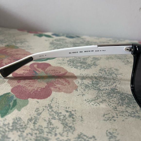 Guess Sunglasses - Picture 5 of 9